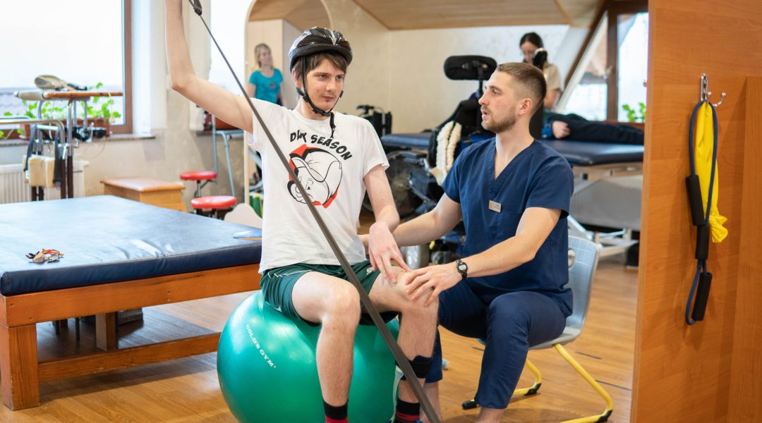 Фізична реабілітація дорослих